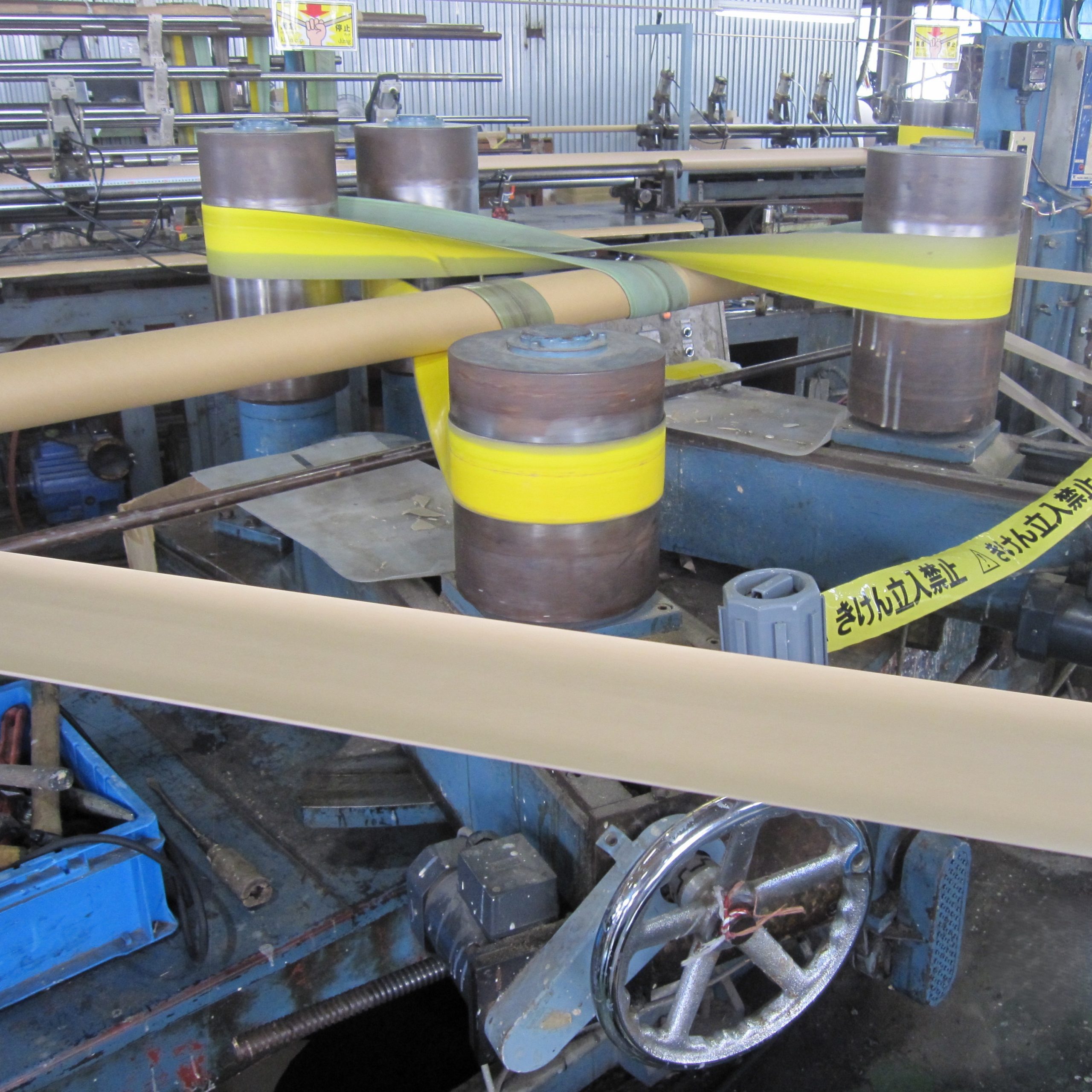 スパイラル紙管製造機